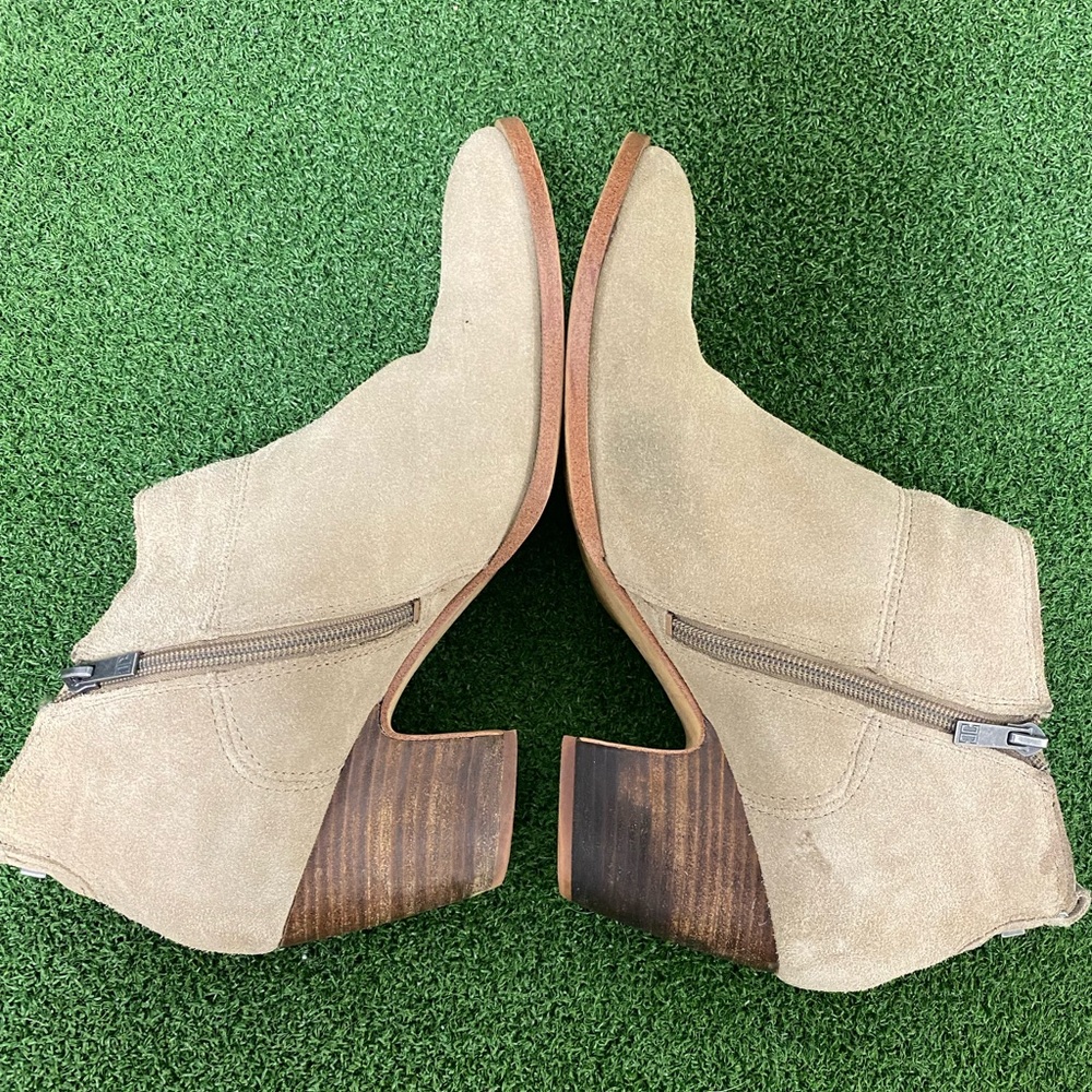 Ivanka Trump Shoes - Size 12M Wmns